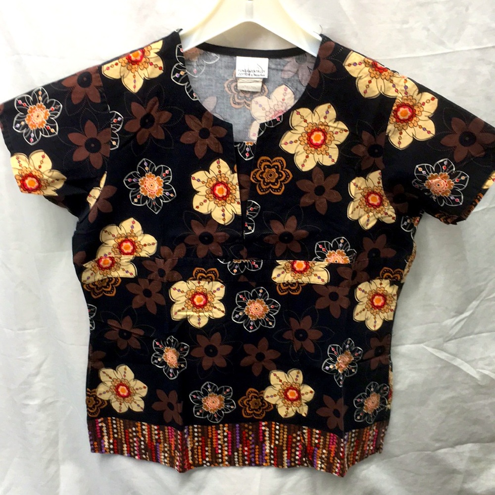 WS fundamentally scrubs top ladies sz M